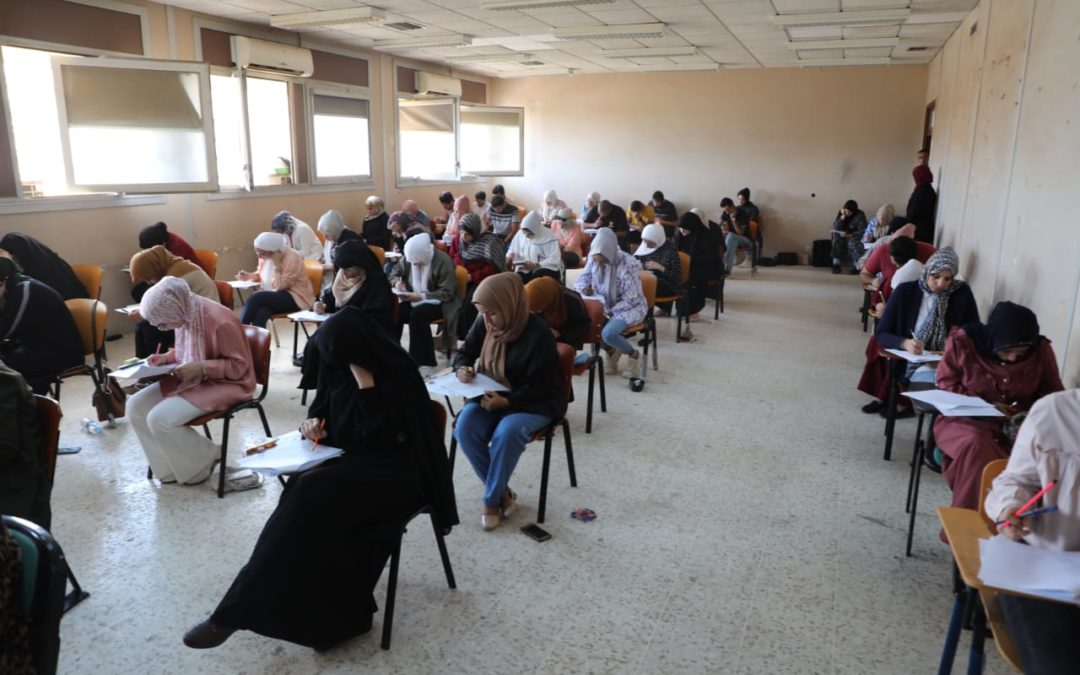 كلية الصيدلة تشرع في إجراء امتحاناتها