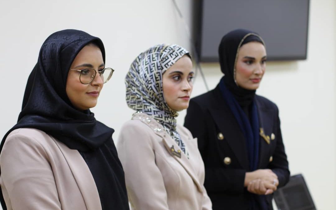 كلية الصيدلة تناقش مشاريع طلابها