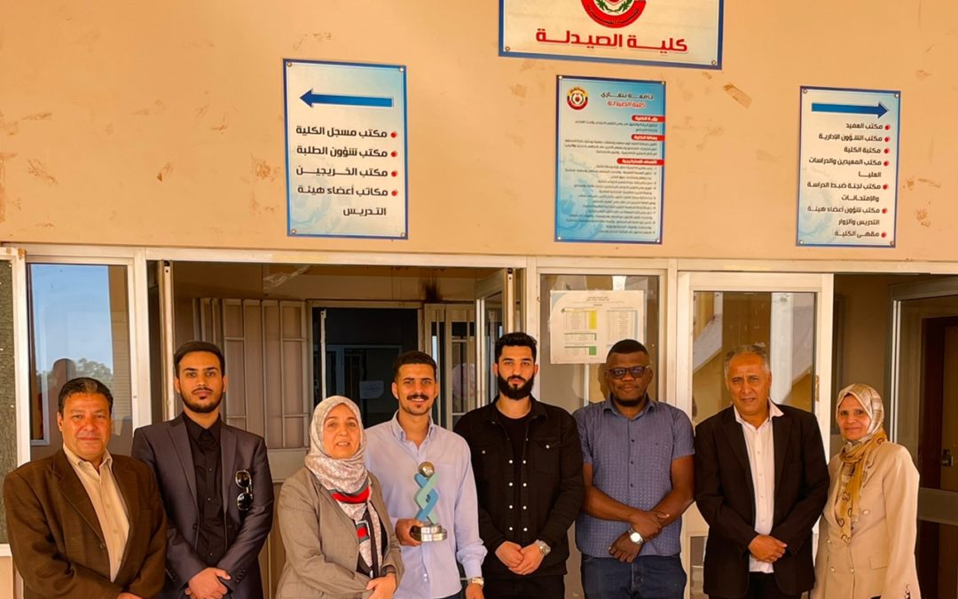 كلية الصيدلة تحصل على درع التميز في مسابقة كأس الفرسان لعلم السموم