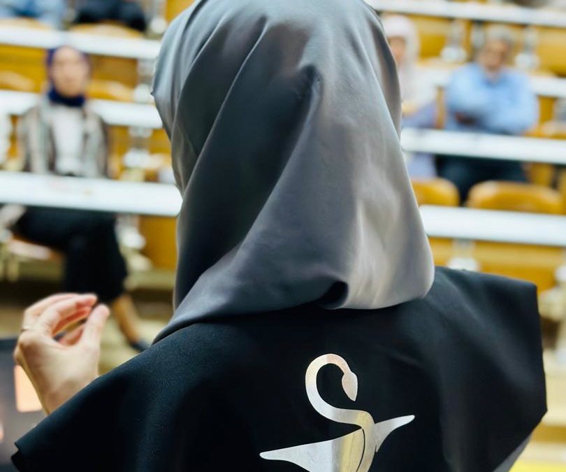 طالبات كلية الصيدلة بجامعة بنغازي يقدمون بحث تخرج حول علاج مرض الزهايمر بالمستخلصات العشبية
