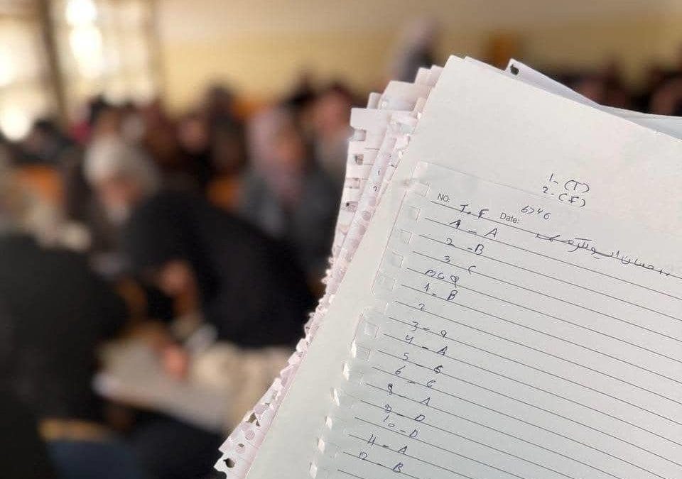كلية الصيدلة تنفّذ حلقة نقاش علمية وجلسة تعليمية تطبيقية ضمن استراتيجيات التعليم النشط