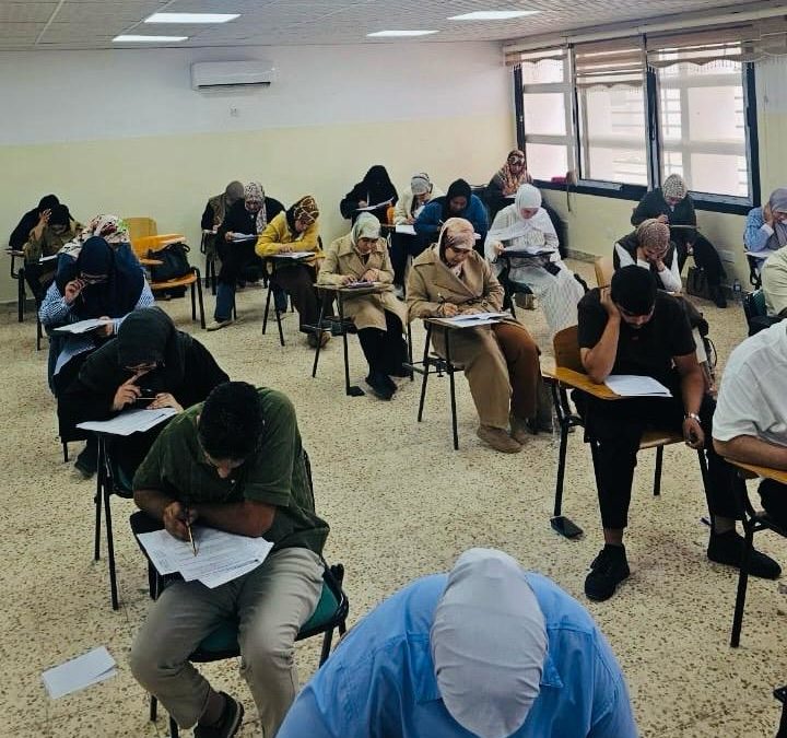 كلية الصيدلة بجامعة بنغازي تُجري امتحان المفاضلة التخصصي للمتقدمين لبرنامج ماجستير العلوم الصيدلانية بمشاركة 191 متقدمًا